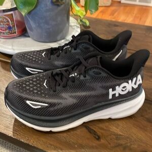 Women’s Hoka size 8.5 Wide - excellent condition